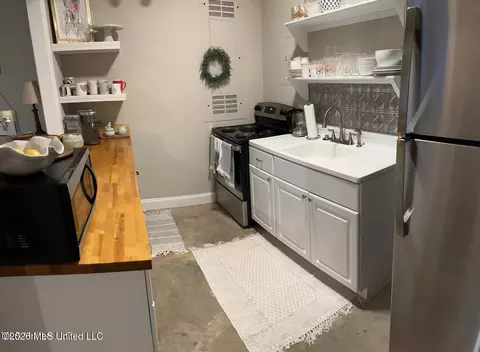 Kitchen - 307 Warwick Rd, Clinton, MS 39056 photo 2 of 3