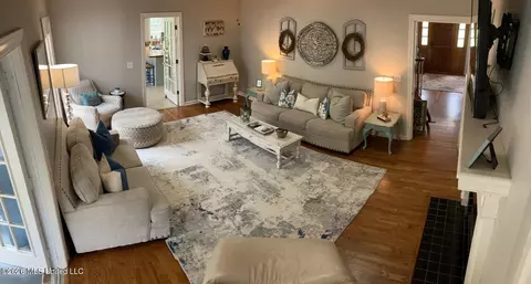 Living - 307 Warwick Rd, Clinton, MS 39056 photo 2 of 3