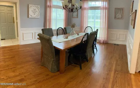 Dining - 307 Warwick Rd, Clinton, MS 39056 photo 1 of 2