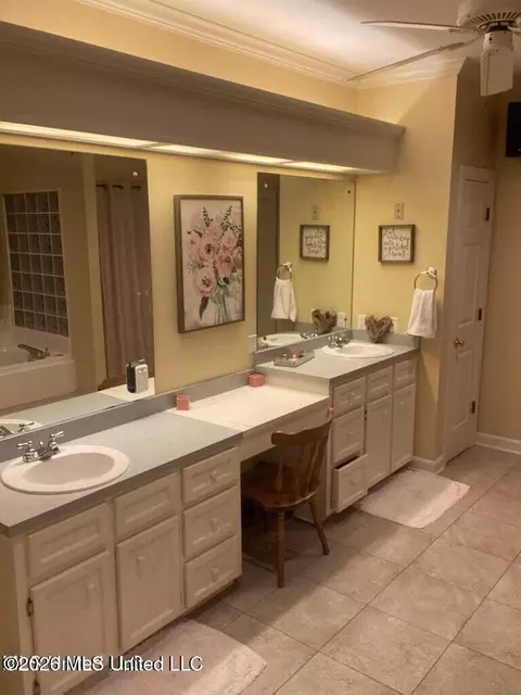 Bath - 307 Warwick Rd, Clinton, MS 39056 photo 1 of 7