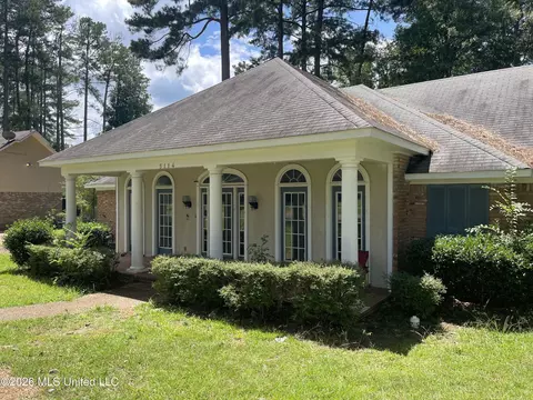 5114 Brookleigh Dr, Byram, MS 39272