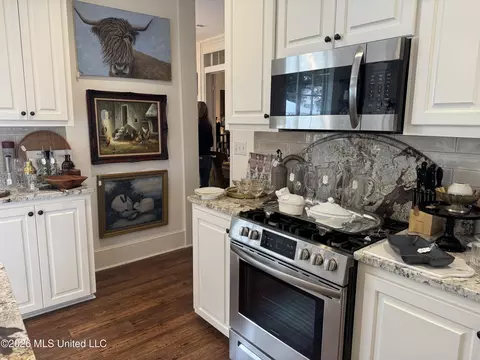 Kitchen - 403 N Union St, Natchez, MS 39120 photo 1 of 3
