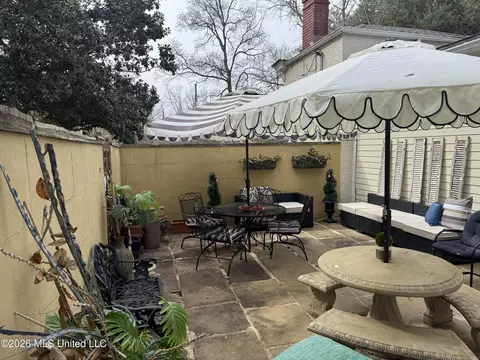 Exterior - 403 N Union St, Natchez, MS 39120 photo 9 of 14