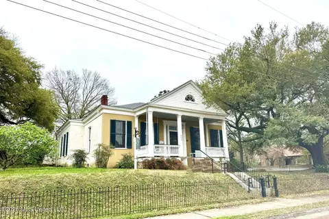 Exterior - 403 N Union St, Natchez, MS 39120 photo 2 of 14