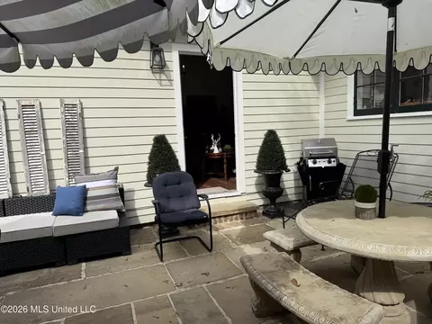 Exterior - 403 N Union St, Natchez, MS 39120 photo 10 of 14