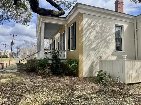 Exterior - 403 N Union St, Natchez, MS 39120 photo 14 of 14