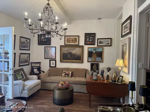 Living - 403 N Union St, Natchez, MS 39120 photo 3 of 3