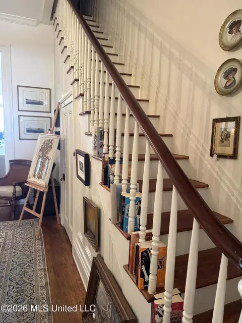 Entry Way - 403 N Union St, Natchez, MS 39120 photo 2 of 2