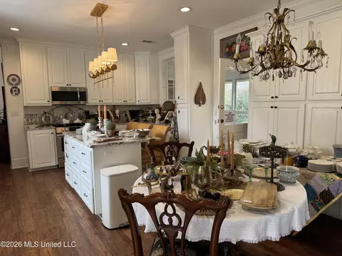 Kitchen - 403 N Union St, Natchez, MS 39120 photo 2 of 3