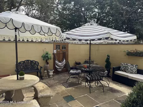 Exterior - 403 N Union St, Natchez, MS 39120 photo 11 of 14