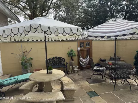 Exterior - 403 N Union St, Natchez, MS 39120 photo 8 of 14