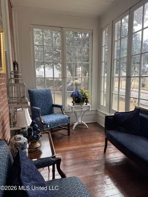 Exterior - 403 N Union St, Natchez, MS 39120 photo 6 of 14