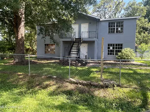 6418 Walnut St, Moss Point, MS 39563