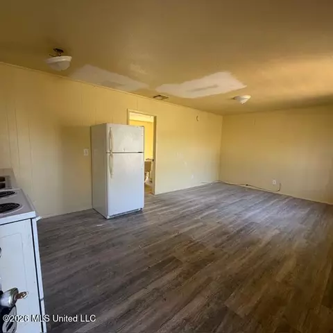 6418 Walnut St, Moss Point, MS 39563 photo 2