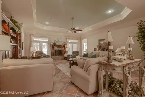 Living - 122 Windsor Blvd, Brandon, MS 39042 photo 2 of 6