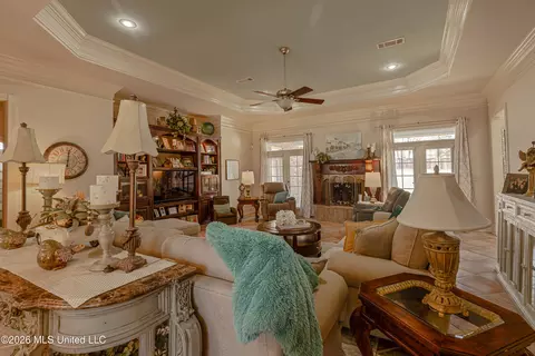 Living - 122 Windsor Blvd, Brandon, MS 39042 photo 3 of 6