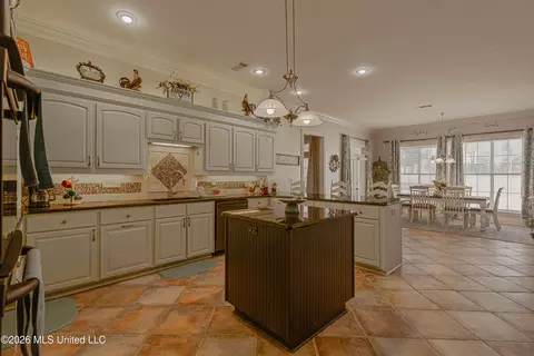 Kitchen - 122 Windsor Blvd, Brandon, MS 39042 photo 3 of 6