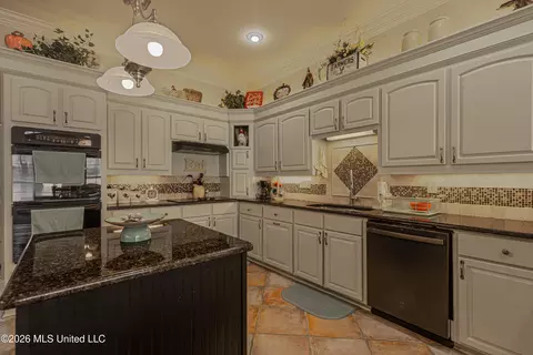 Kitchen - 122 Windsor Blvd, Brandon, MS 39042 photo 4 of 6