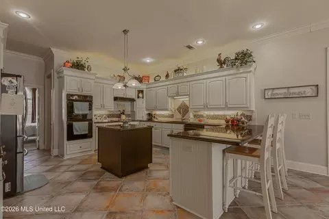 Kitchen - 122 Windsor Blvd, Brandon, MS 39042 photo 2 of 6