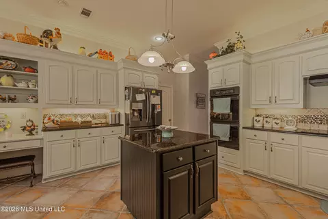 Kitchen - 122 Windsor Blvd, Brandon, MS 39042 photo 6 of 6