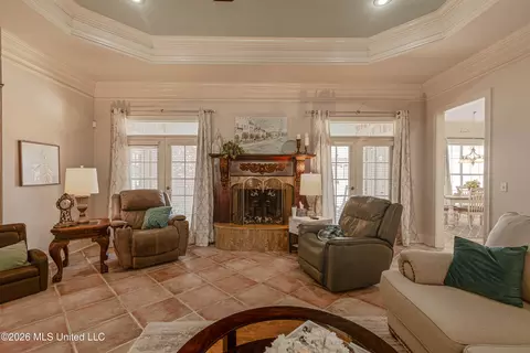Living - 122 Windsor Blvd, Brandon, MS 39042 photo 6 of 6