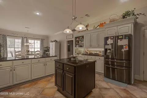 Kitchen - 122 Windsor Blvd, Brandon, MS 39042 photo 5 of 6