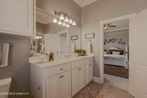 Bath - 122 Windsor Blvd, Brandon, MS 39042 photo 2 of 11