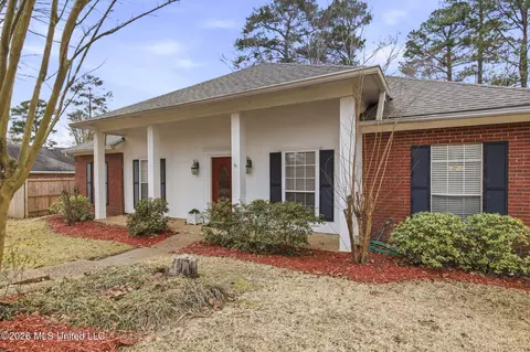 180 Woodlands Cv, Brandon, MS 39047