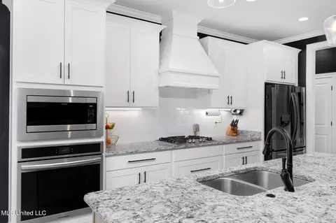 Kitchen - 2008 Slocum Rd, Hernando, MS 38632 photo 3 of 4