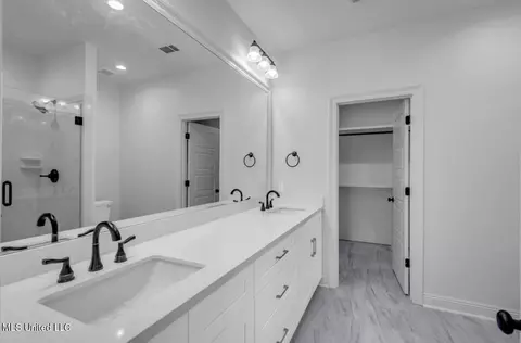 Bath - 123 Mamie Cir, Picayune, MS 39466 photo 1 of 3