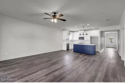 Living - 123 Mamie Cir, Picayune, MS 39466 photo 1 of 1