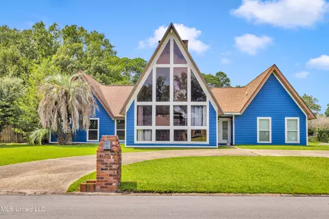 3407 Parliament Dr, Ocean Springs, MS 39564