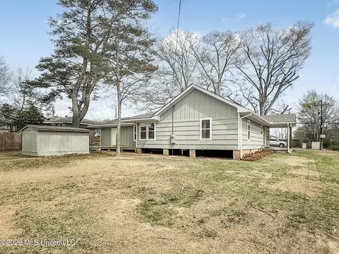Exterior - 128 Sinclair St, Mccomb, MS 39648 photo 3 of 5