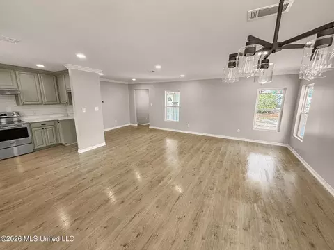 Living - 128 Sinclair St, Mccomb, MS 39648 photo 3 of 6