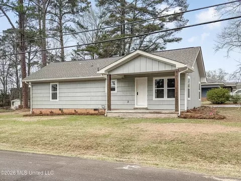 Exterior - 128 Sinclair St, Mccomb, MS 39648 photo 1 of 5