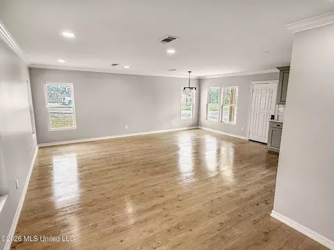 Living - 128 Sinclair St, Mccomb, MS 39648 photo 4 of 6