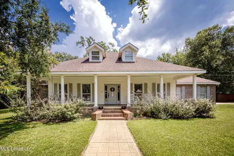 112 White Blvd, Ocean Springs, MS 39564