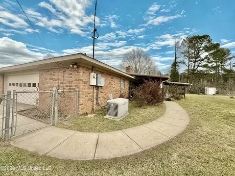 Exterior - 1068 E Gallman Rd, Hazlehurst, MS 39083 photo 13 of 18