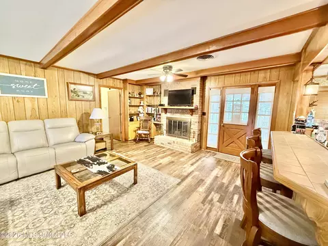 Living - 1068 E Gallman Rd, Hazlehurst, MS 39083 photo 1 of 4