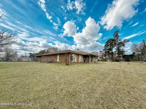 Exterior - 1068 E Gallman Rd, Hazlehurst, MS 39083 photo 6 of 18