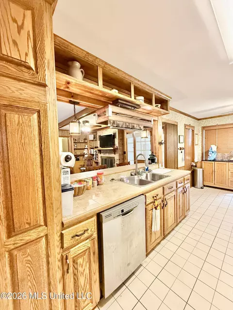Kitchen - 1068 E Gallman Rd, Hazlehurst, MS 39083 photo 6 of 6