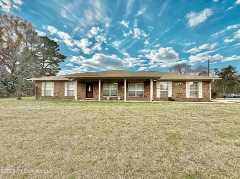 1068 E Gallman Rd, Hazlehurst, MS 39083