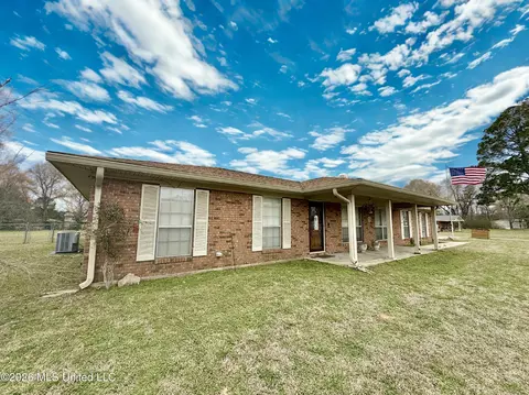 Exterior - 1068 E Gallman Rd, Hazlehurst, MS 39083 photo 4 of 18