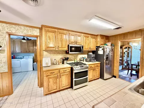 Kitchen - 1068 E Gallman Rd, Hazlehurst, MS 39083 photo 3 of 6