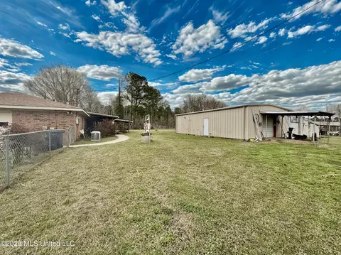 Exterior - 1068 E Gallman Rd, Hazlehurst, MS 39083 photo 9 of 18