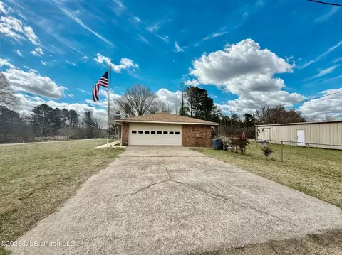Exterior - 1068 E Gallman Rd, Hazlehurst, MS 39083 photo 5 of 18