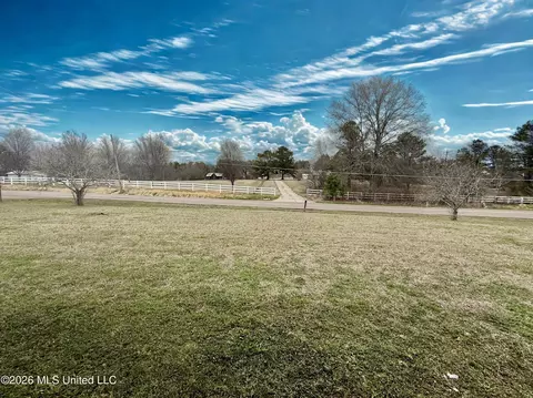 Exterior - 1068 E Gallman Rd, Hazlehurst, MS 39083 photo 8 of 18