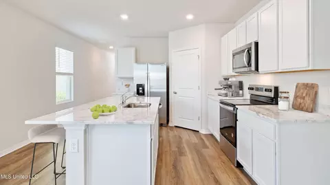 Kitchen - 43 Sealy Dr, Byhalia, MS 38611 photo 2 of 2