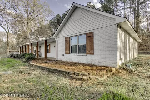 Exterior - 150 Mckay Ln, Brandon, MS 39042 photo 2 of 5