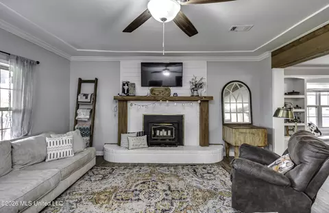 Living - 150 Mckay Ln, Brandon, MS 39042 photo 1 of 2